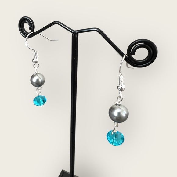 Blue crystal & gray pearl earrings set in silver stamped .925 - Picture 5 of 7